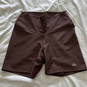 ALO Yoga Women's Espresso 5” Airlift Energy Short